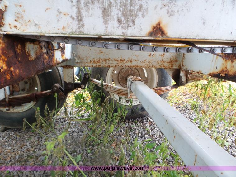 image for item CC9984 2005 Willmar 500 spreader