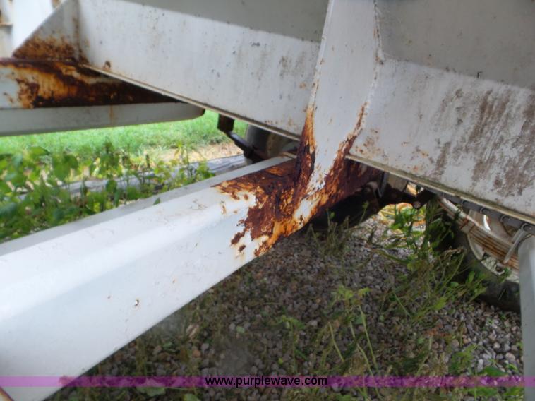 image for item CC9984 2005 Willmar 500 spreader