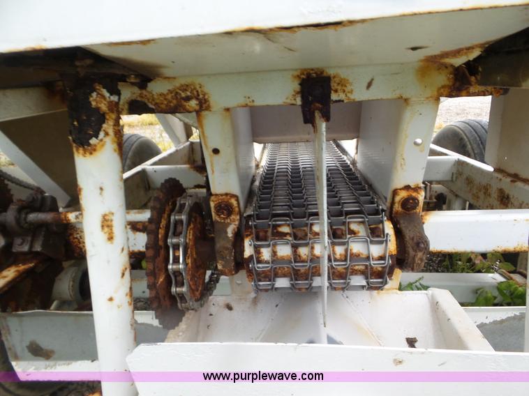 image for item CC9984 2005 Willmar 500 spreader