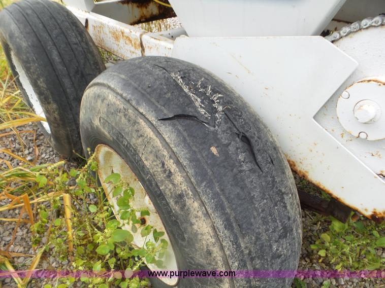 image for item CC9984 2005 Willmar 500 spreader