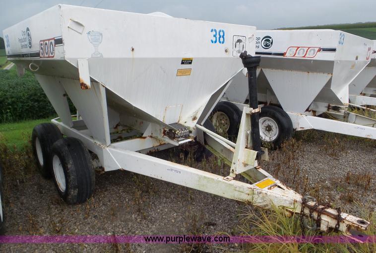 image for item CC9985 2005 Willmar 500 spreader