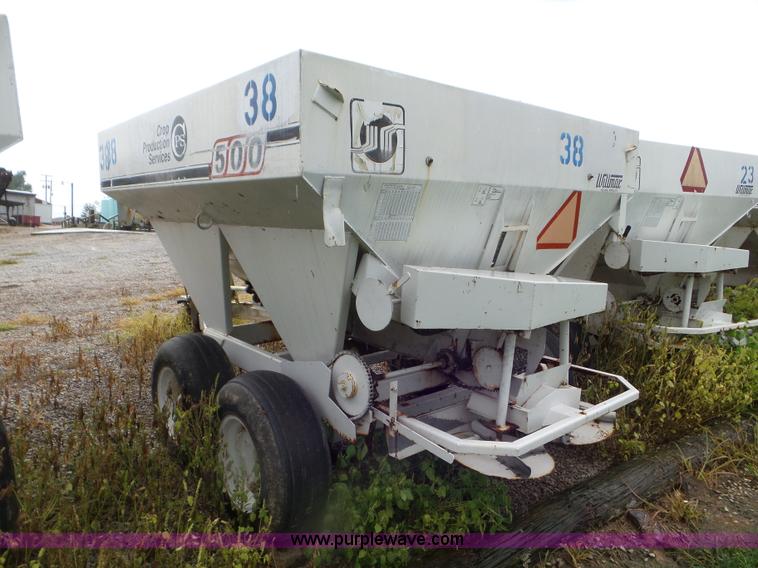image for item CC9985 2005 Willmar 500 spreader