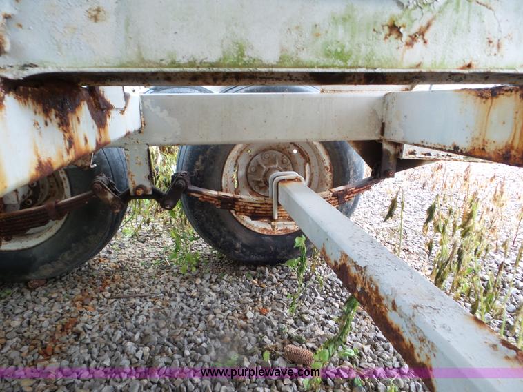 image for item CC9985 2005 Willmar 500 spreader