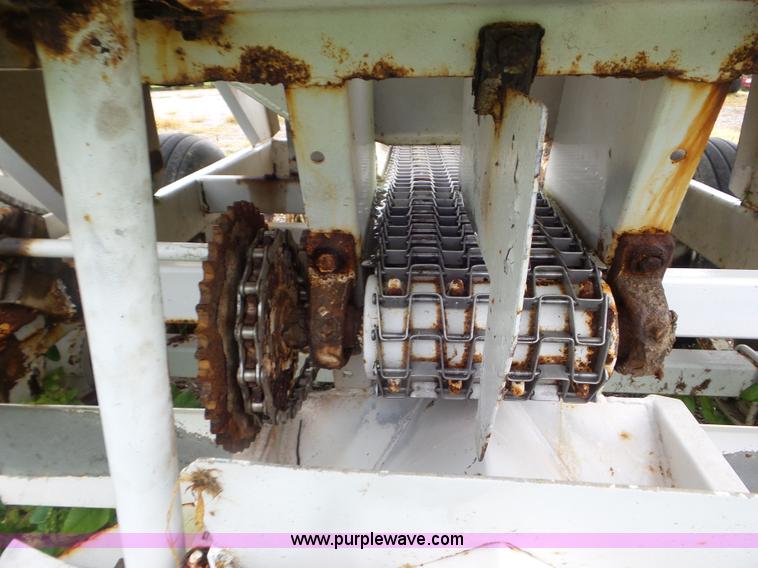 image for item CC9985 2005 Willmar 500 spreader