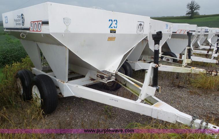 image for item CC9986 2005 Willmar 500 spreader
