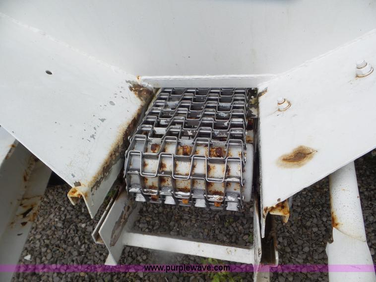 image for item CC9986 2005 Willmar 500 spreader