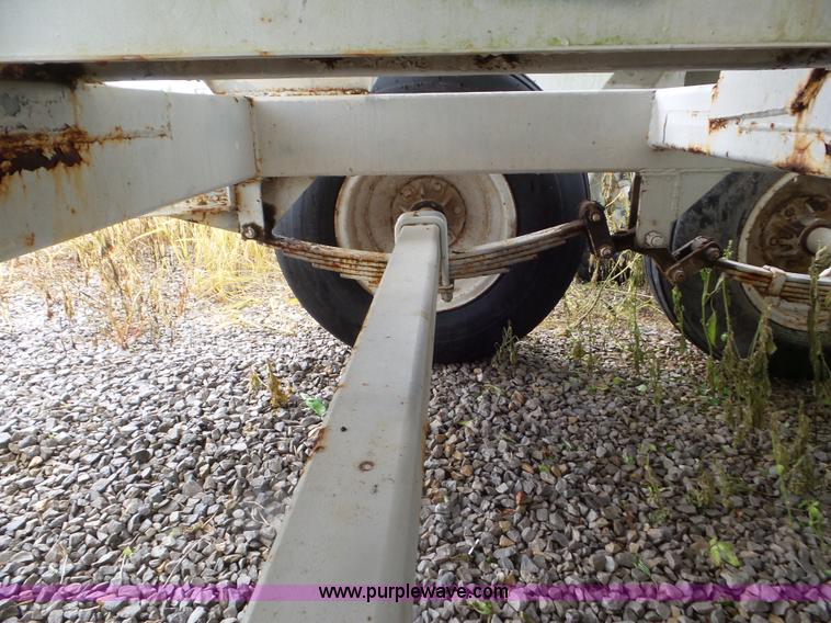 image for item CC9986 2005 Willmar 500 spreader