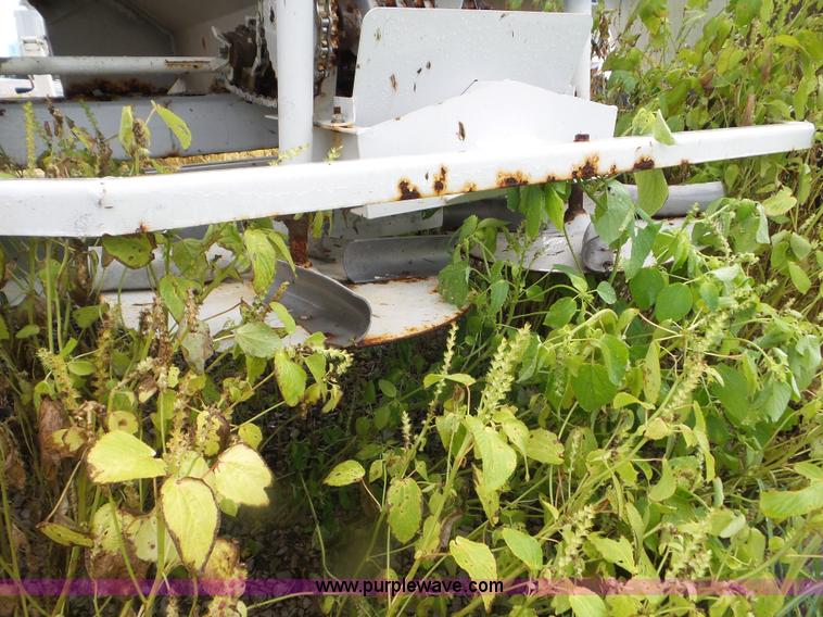 image for item CC9986 2005 Willmar 500 spreader