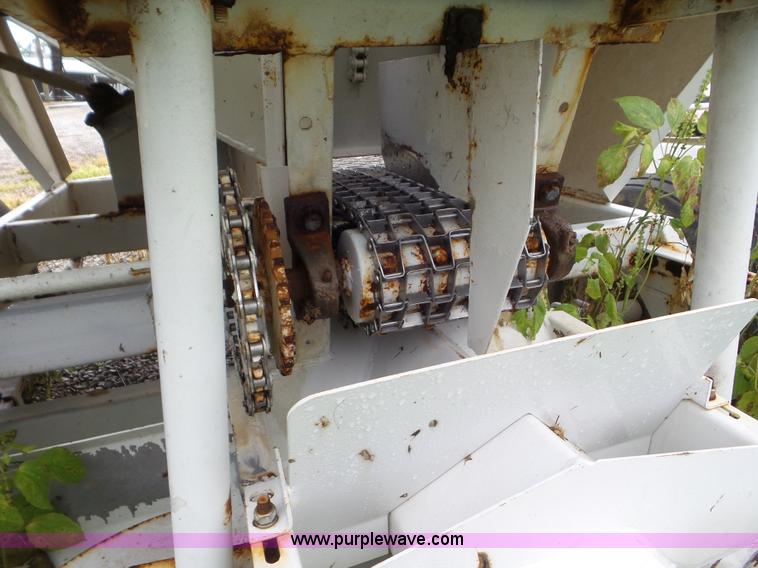 image for item CC9986 2005 Willmar 500 spreader