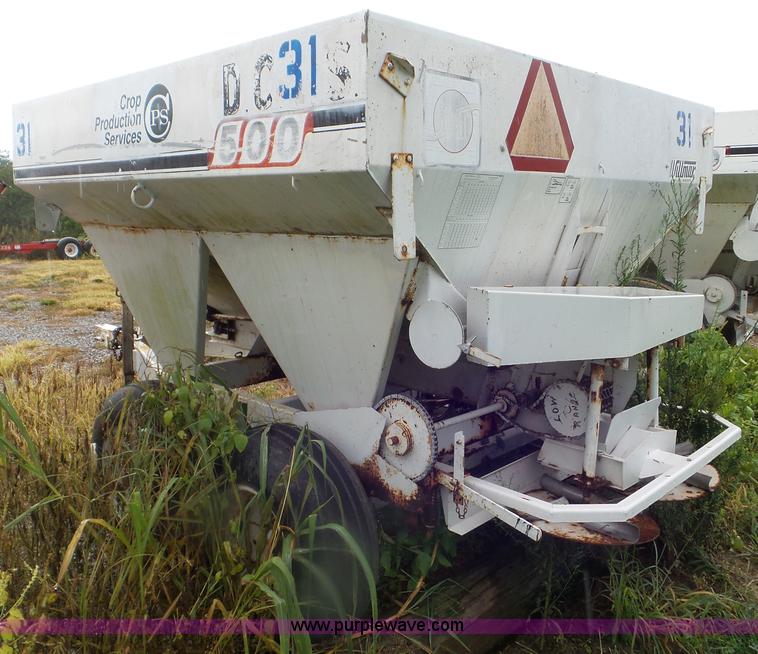 image for item CC9987 2005 Willmar 500 spreader