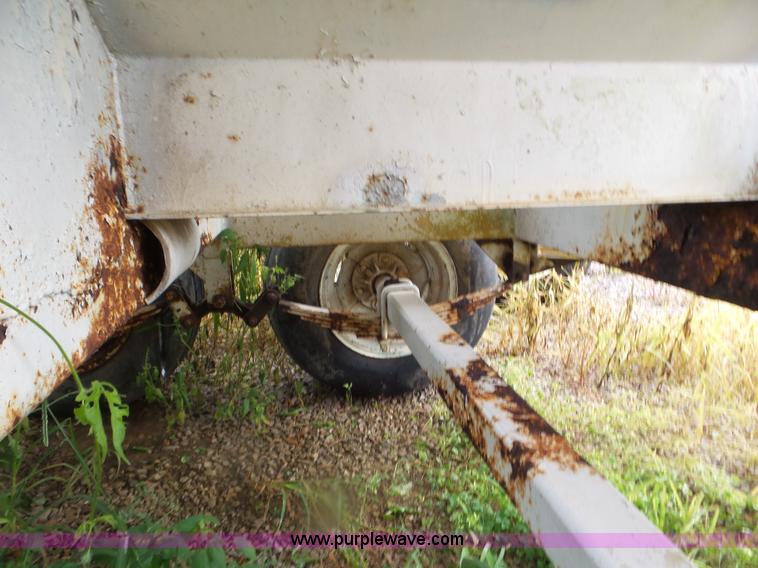 image for item CC9987 2005 Willmar 500 spreader