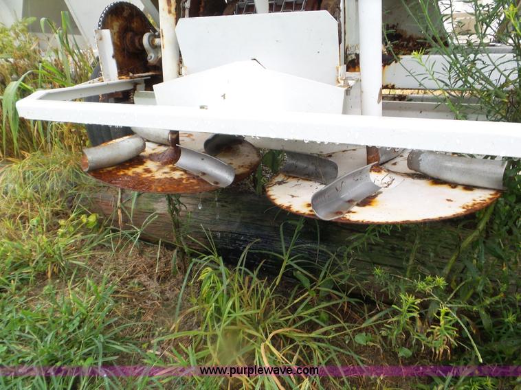 image for item CC9987 2005 Willmar 500 spreader