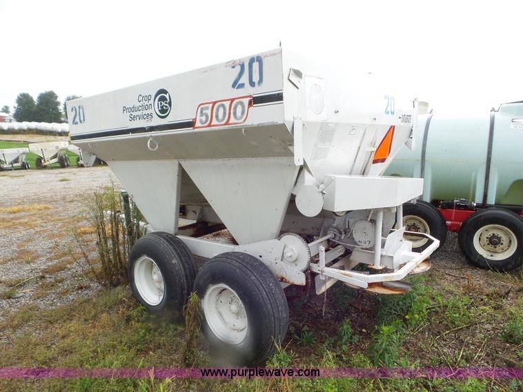 image for item CC9992 2005 Willmar 500 spreader