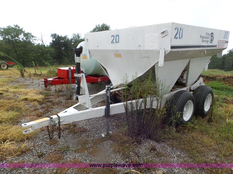 image for item CC9992 2005 Willmar 500 spreader