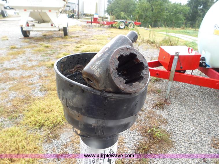 image for item CC9992 2005 Willmar 500 spreader