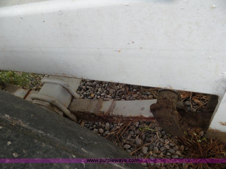 image for item CC9992 2005 Willmar 500 spreader