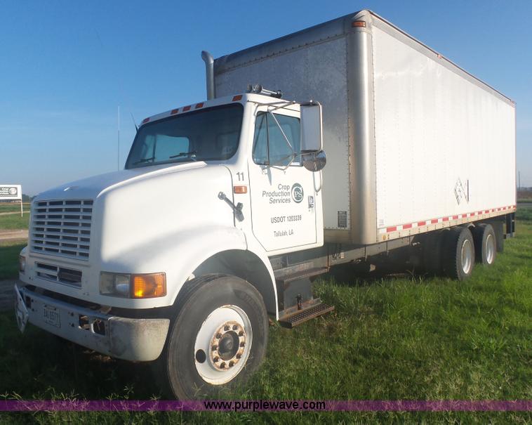 image for item CD9391 1996 International 8100 box truck