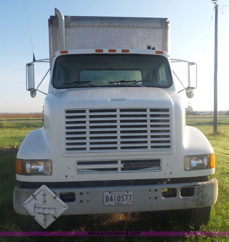 image for item CD9391 1996 International 8100 box truck