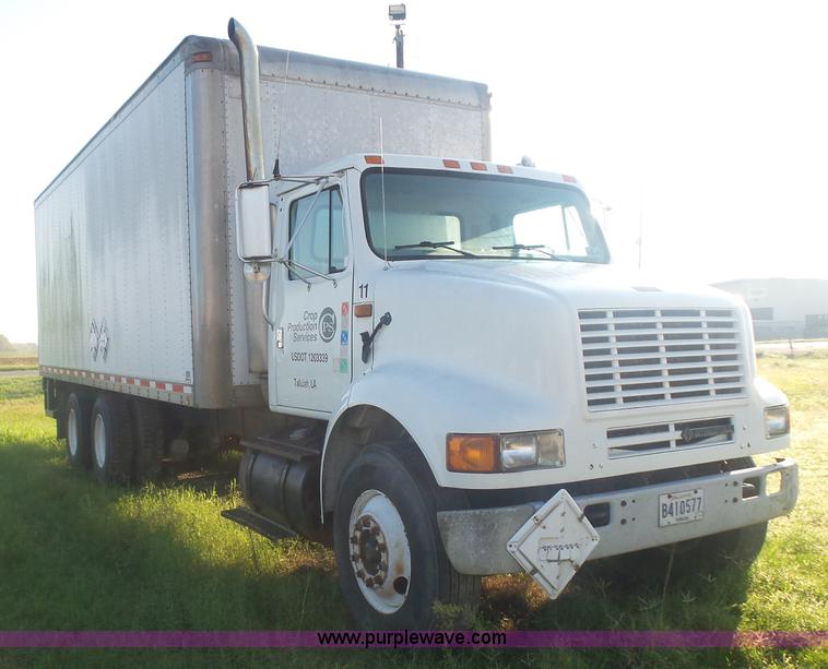 image for item CD9391 1996 International 8100 box truck