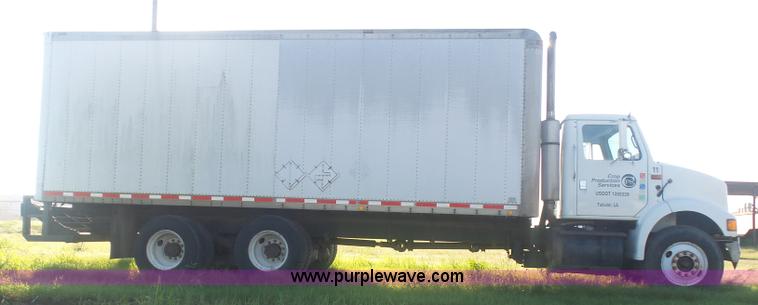 image for item CD9391 1996 International 8100 box truck