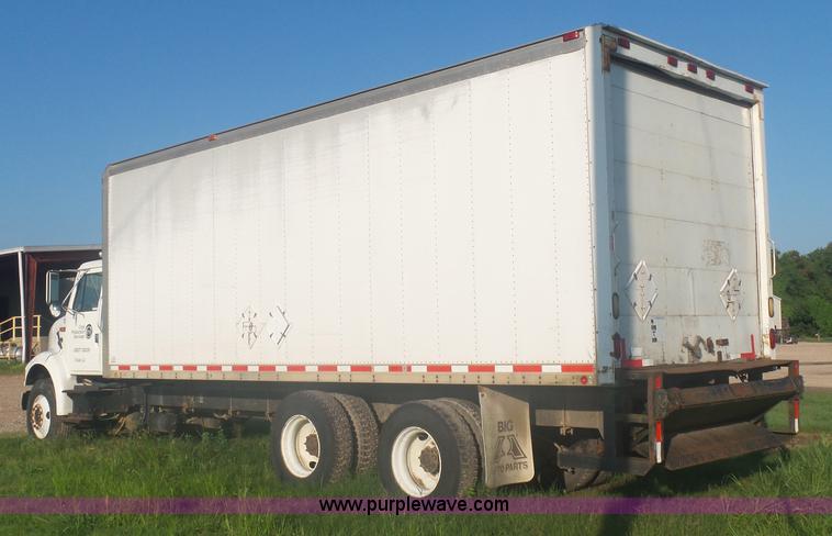 image for item CD9391 1996 International 8100 box truck