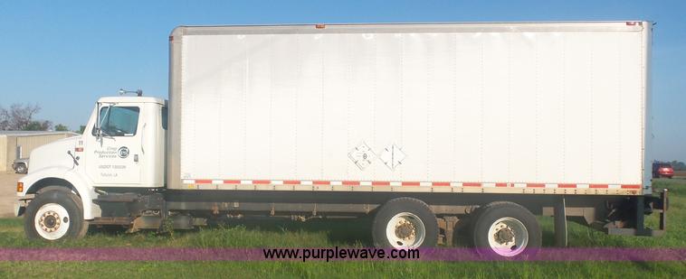 image for item CD9391 1996 International 8100 box truck