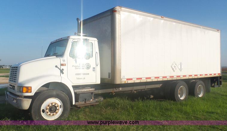 image for item CD9391 1996 International 8100 box truck