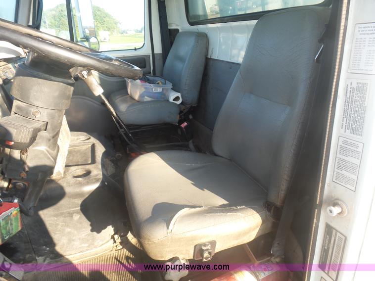 image for item CD9391 1996 International 8100 box truck