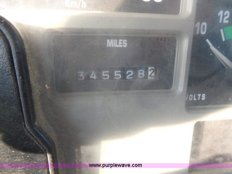 image for item CD9391 1996 International 8100 box truck