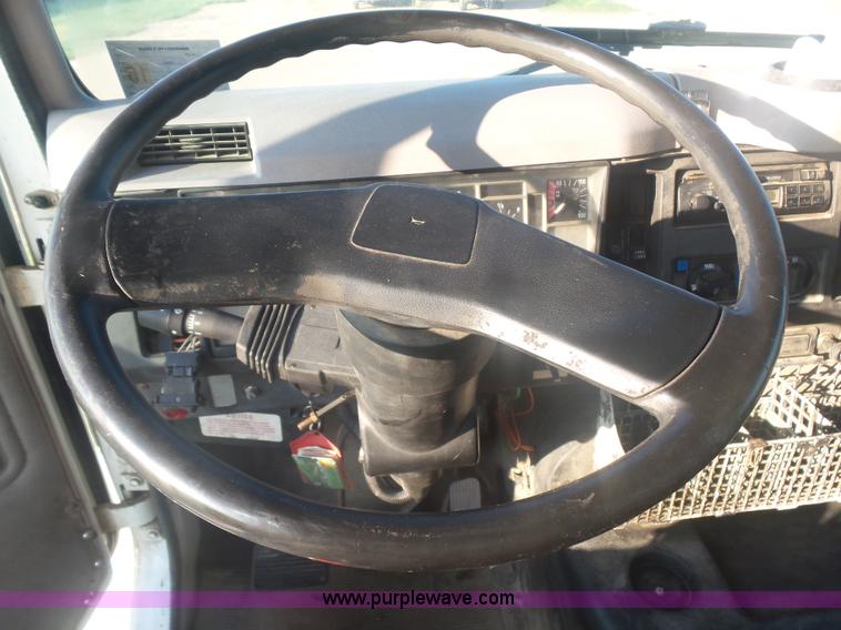 image for item CD9391 1996 International 8100 box truck