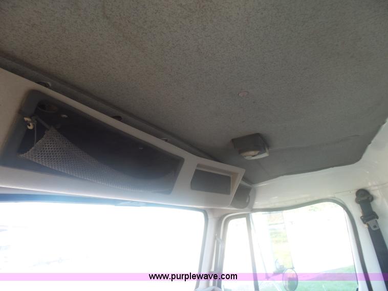 image for item CD9391 1996 International 8100 box truck