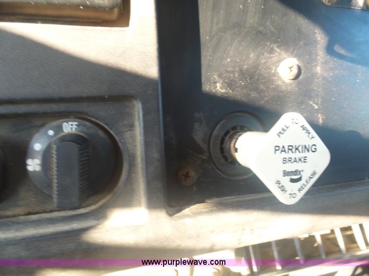 image for item CD9391 1996 International 8100 box truck