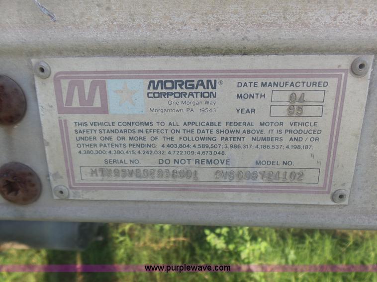 image for item CD9391 1996 International 8100 box truck