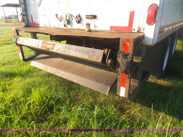 image for item CD9391 1996 International 8100 box truck