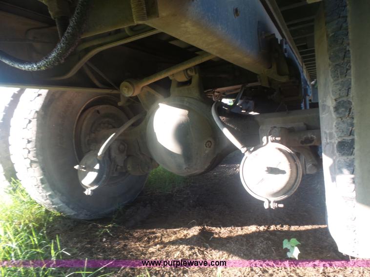 image for item CD9391 1996 International 8100 box truck