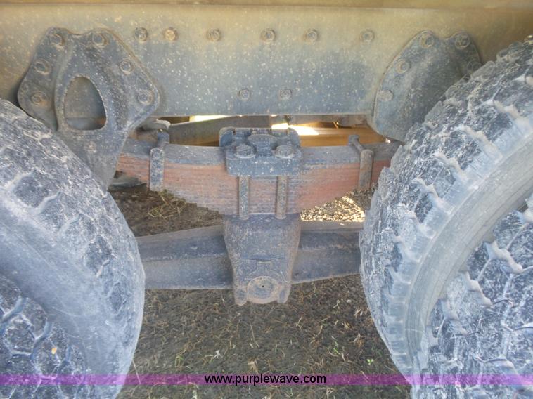 image for item CD9391 1996 International 8100 box truck