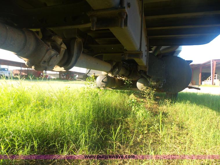 image for item CD9391 1996 International 8100 box truck