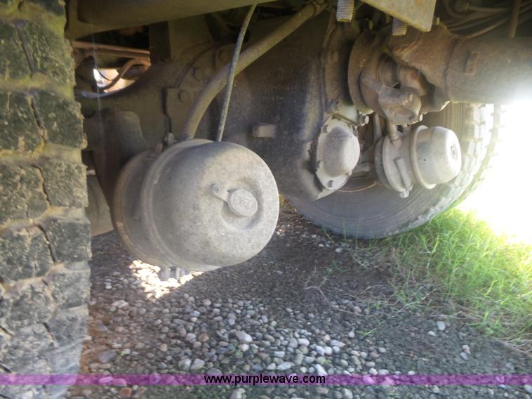 image for item CD9391 1996 International 8100 box truck