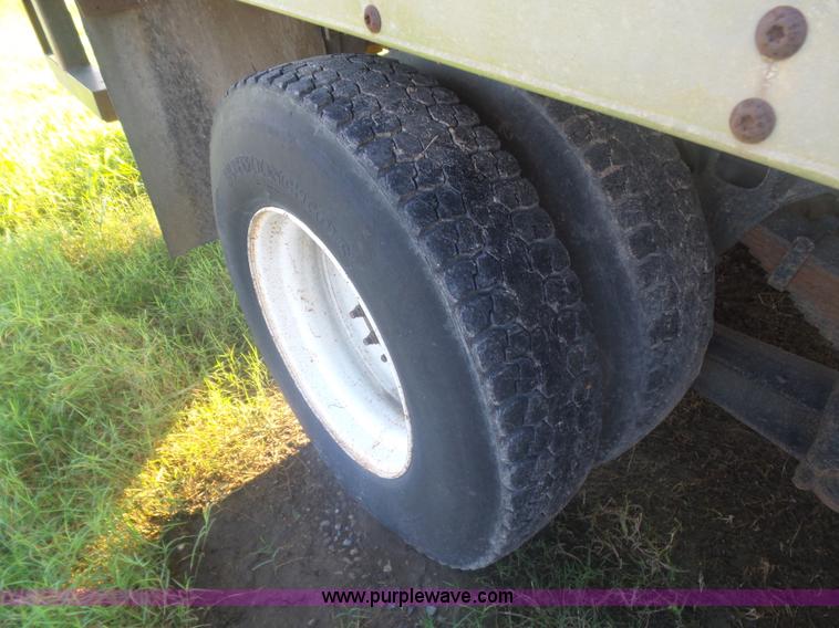 image for item CD9391 1996 International 8100 box truck