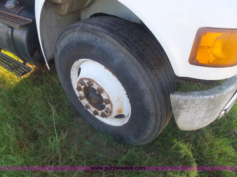 image for item CD9391 1996 International 8100 box truck