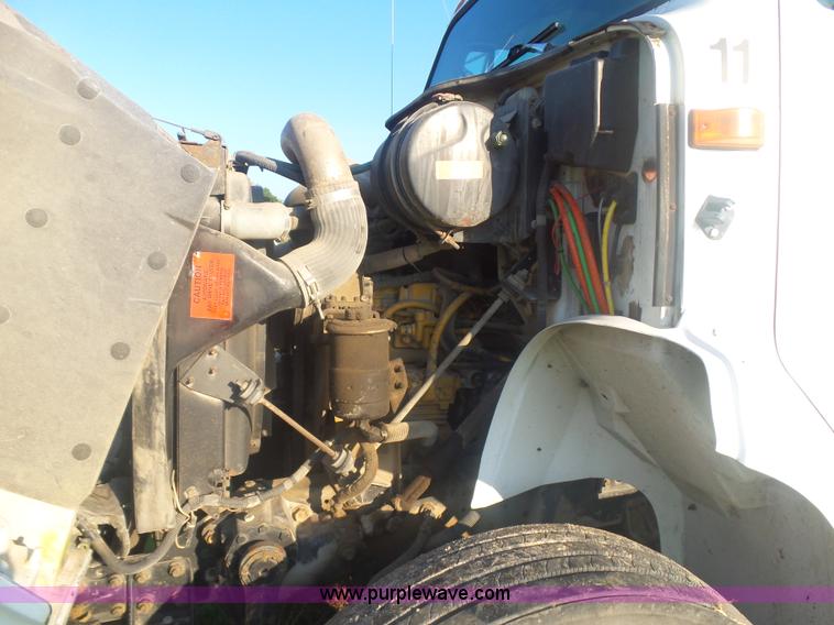 image for item CD9391 1996 International 8100 box truck