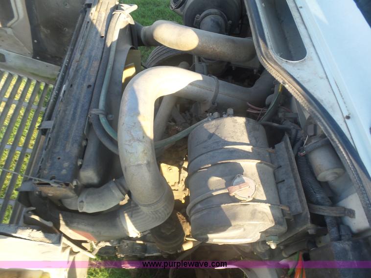 image for item CD9391 1996 International 8100 box truck