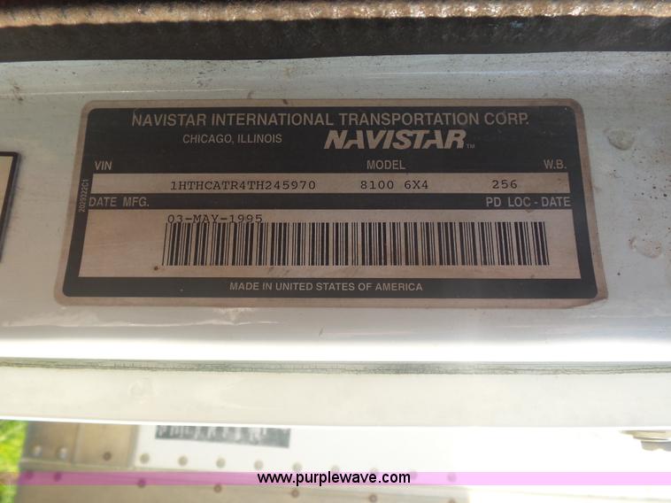 image for item CD9391 1996 International 8100 box truck