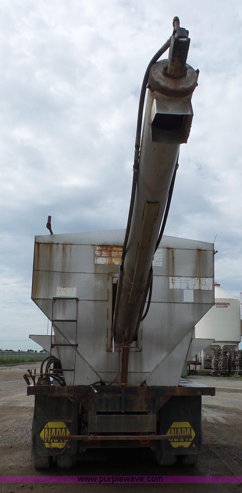 image for item K1156 1997 Peterbilt 377 tender truck