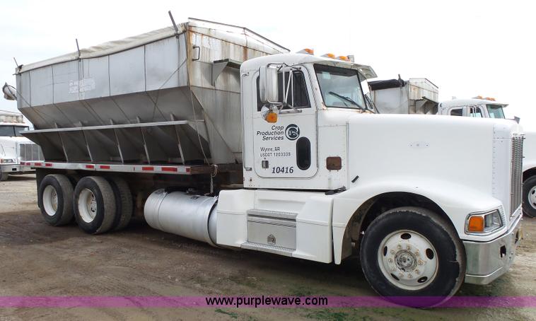image for item K1156 1997 Peterbilt 377 tender truck