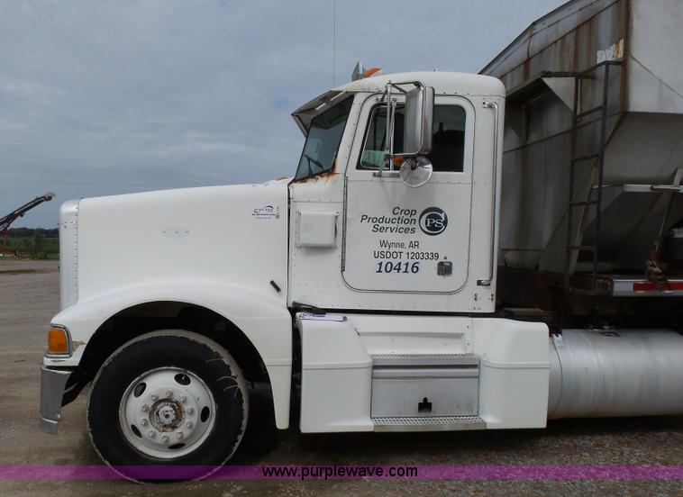image for item K1156 1997 Peterbilt 377 tender truck