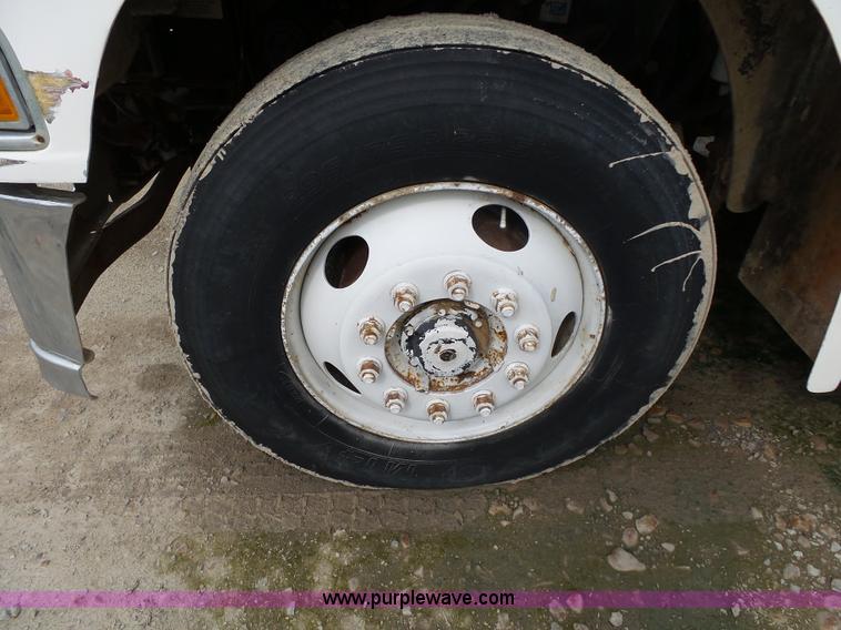 image for item K1156 1997 Peterbilt 377 tender truck