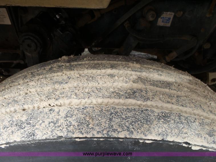 image for item K1156 1997 Peterbilt 377 tender truck