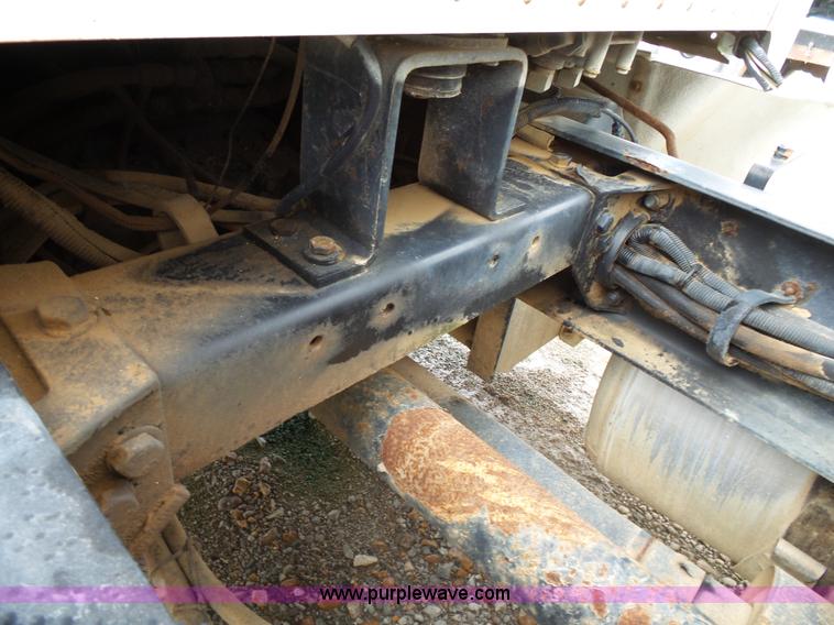 image for item K1156 1997 Peterbilt 377 tender truck