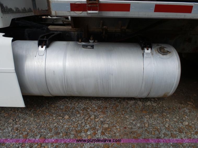 image for item K1156 1997 Peterbilt 377 tender truck